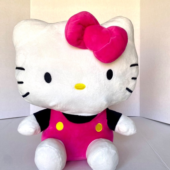 Hello Kitty Plush Backpack - Picture 10 of 11